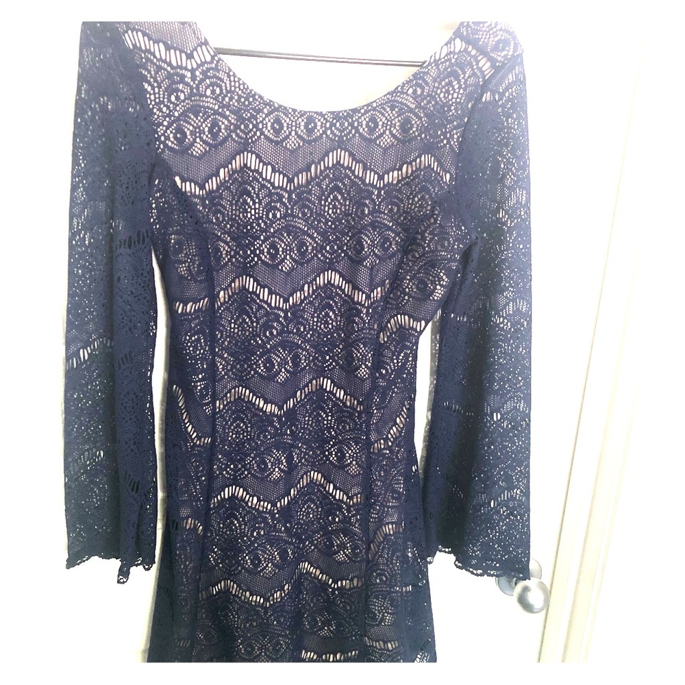 Lace dress with sleeves